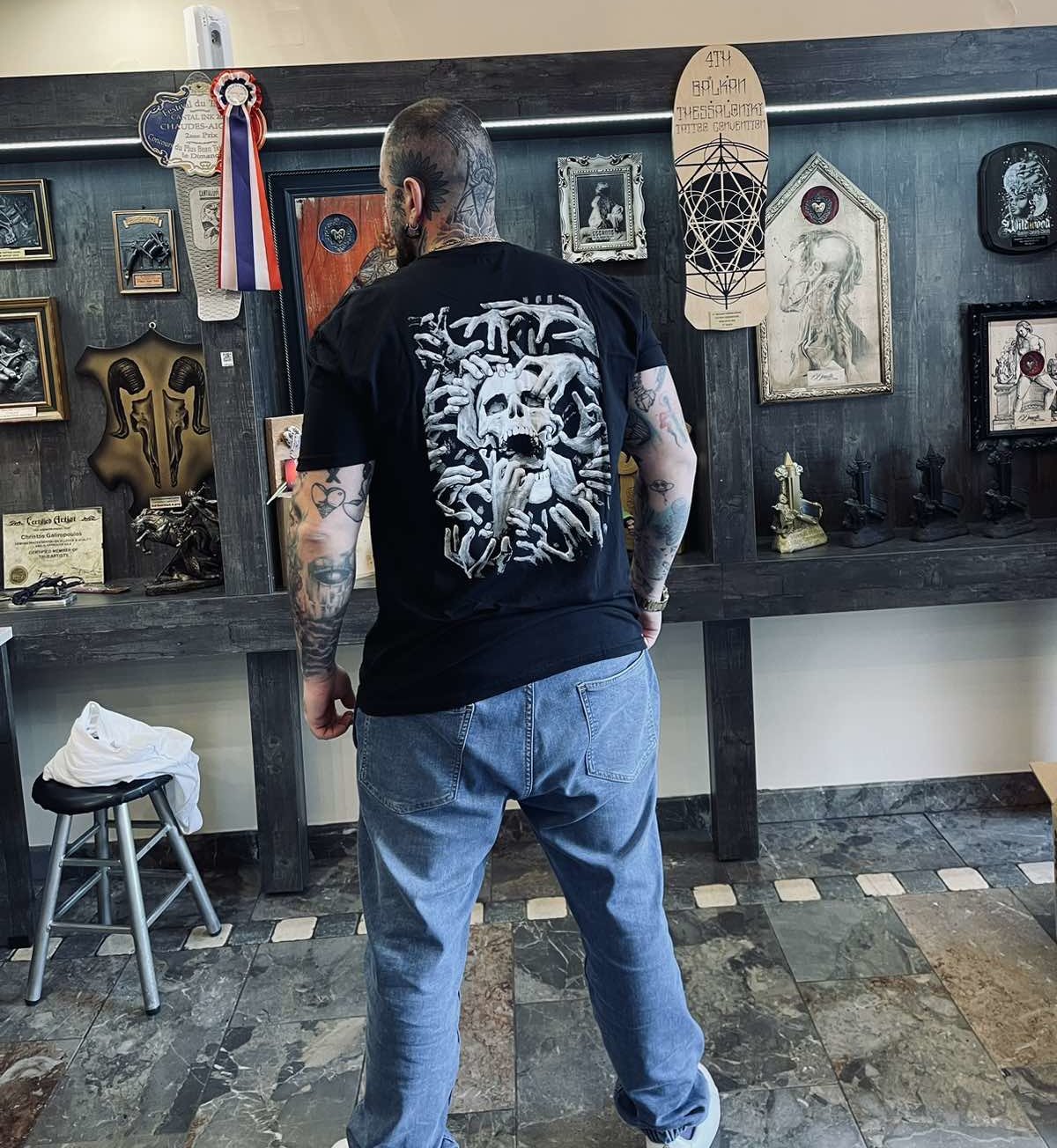 caught_in_the_chaos_the_mind’s_struggle_black_back