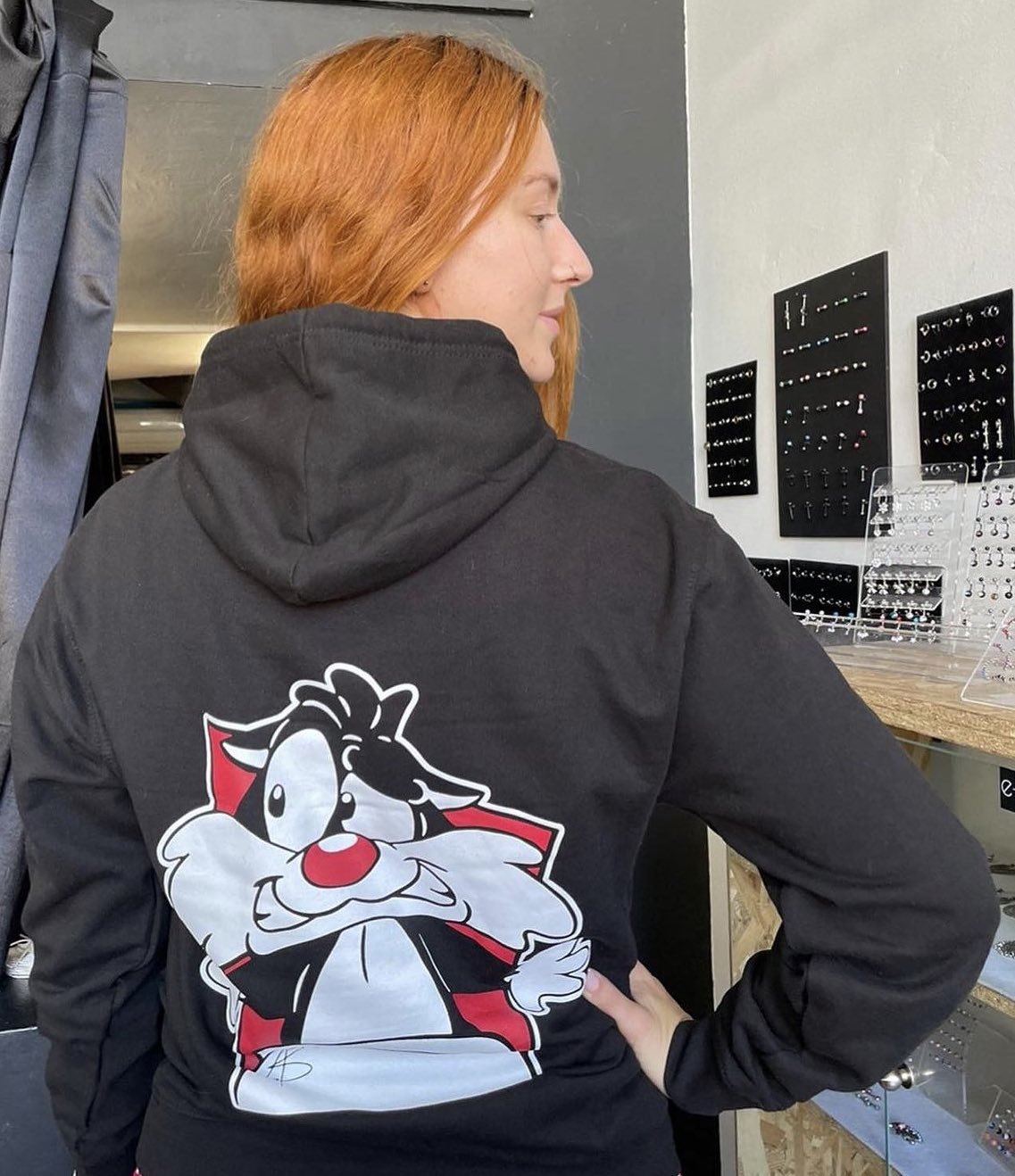 kitten_cuddles_sylvester_jr._hootenanny_black_back