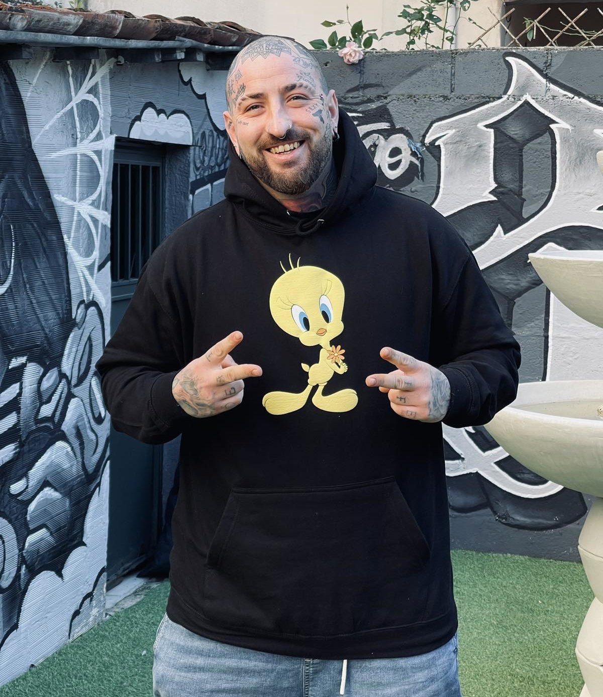 tweety_love_in_bloom_black_front